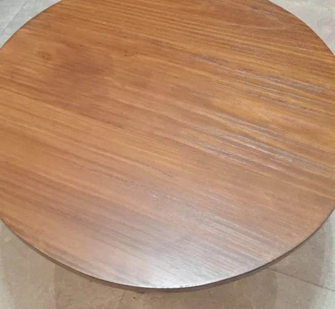 Veta del tablero de una mesa, en acabado satinado